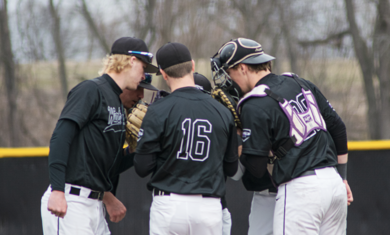 warhawks-baseball-beats-uw-la-crosse-softball-falls-to-uw-stevens