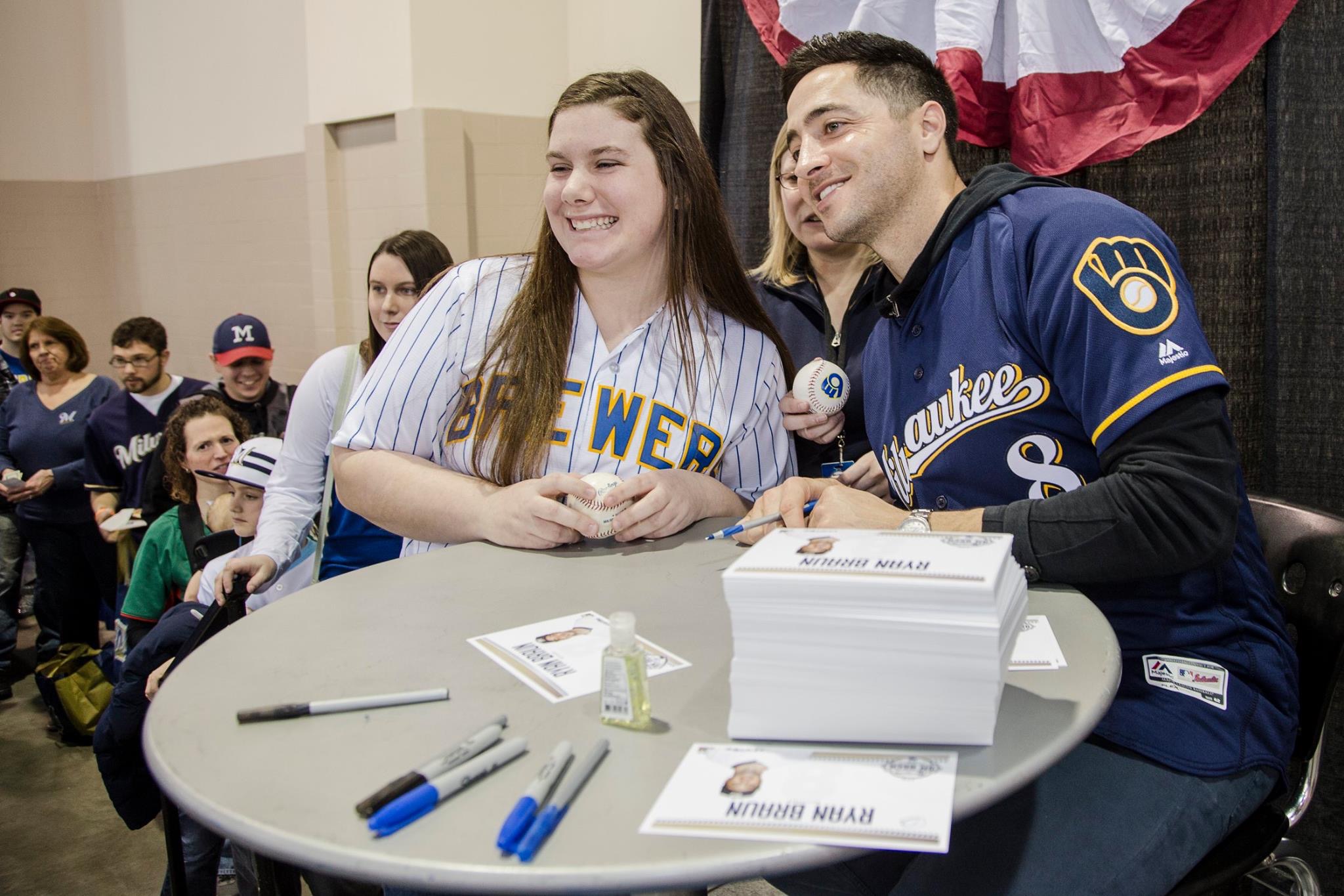 Ryan Braun shops for Brewers gear with a family at Kohl's